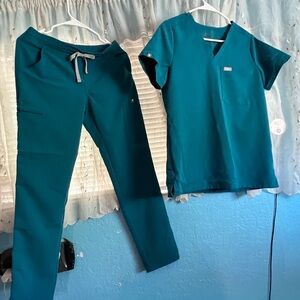 Beautiful scrub set. Size SXP.